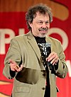 https://upload.wikimedia.org/wikipedia/commons/thumb/5/59/Curtis_Armstrong_by_Gage_Skidmore.jpg/100px-Curtis_Armstrong_by_Gage_Skidmore.jpg